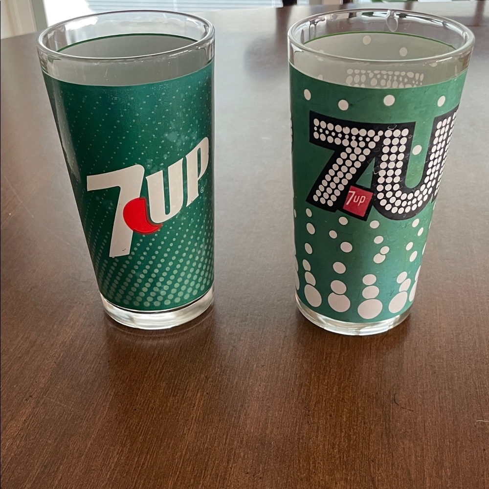 7UP Logo Glass Set